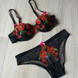 NWOT Adore Me 32A XS black orange floral embroidered push up bra set
